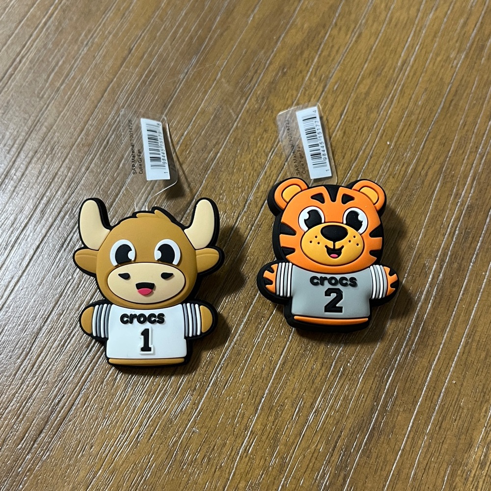 CROCS Bull and Tiger Jibbitz Charms Set
